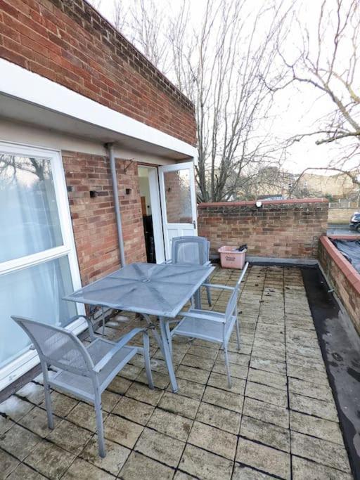 A&A Apartment Basildon Nevendon المظهر الخارجي الصورة